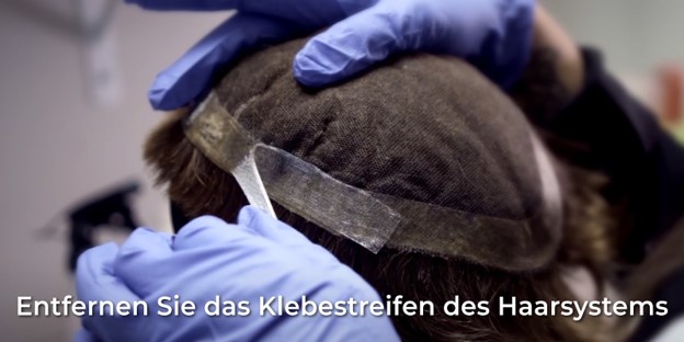 Das Klebestreifen des Haarsystems entfernen